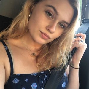 Meet your Posher, Chloe